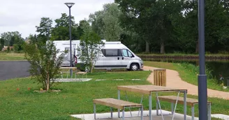 Aire d'accueil et de services