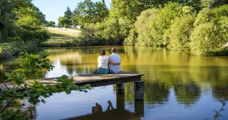 couple-etang-balade-hebergement-clos-du-marais-chemille-cea-osez-mauges-anjou-©F.Crampon (12) couple-etang-balade-hebergement-clos-du-marais-chemille-cea-osez-mauges-anjou-©F.Crampon (12)