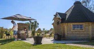 kota-finlandais-clos-du-marais-chemille-barbecue-famille kota-finlandais-clos-du-marais-chemille-barbecue-famille