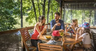 tente-equipee-camping-coulvee-chemille-cea tente-equipee-camping-coulvee-chemille-cea