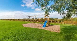 Les gîtes du Manoir Les Touches_Doué-en-Anjou - aire de jeux pour enfants_8