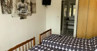 chambre-deux-lits-single-hotel-saint-pierre-chemille chambre-deux-lits-single-hotel-saint-pierre-chemille