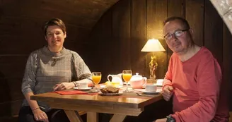 Hôtel Le Chai de la Paleine Salle des petits déjeuners - Petit déjeuner en tonneau_21