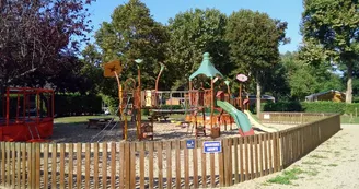 Aire de jeux enfants - Camping paradis Les Nobis d'Anjou_9