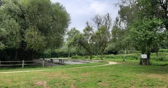 aire-de-pique-nique-CEA-Étang de saint lézin-osez-mauges-©AR (7) aire-de-pique-nique-CEA-Étang de saint lézin-osez-mauges-©AR (7)