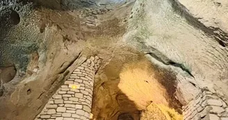 Rochemenier Village Troglodytique