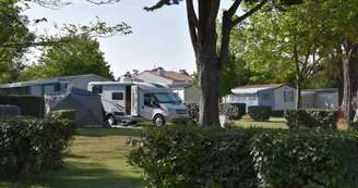 Camping ACCCF Domaine de Bernezac Camping ACCCF Domaine de Bernezac