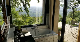 Lodges-Belvédère sur les hauteurs de Vichy Lodges-Belvédère sur les hauteurs de Vichy