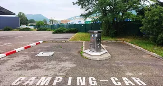 Aire d'accueil et de services pour camping-cars - Parking Intermarché