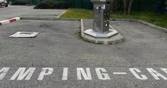 Aire d'accueil et de services pour camping-cars - Parking Intermarché