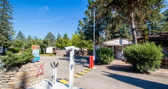 Aire de service/accueil camping-car au camping du Cros d'Auzon Aire de service/accueil camping-car au camping du Cros d'Auzon