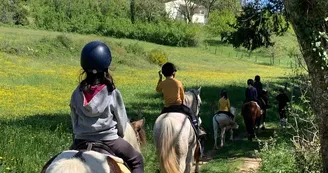 Balade à cheval au Centre équestre d'Antoulin