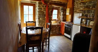 Gîte Chaumière dans un écrin de nature