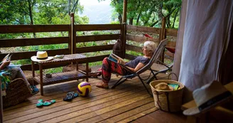 Tentes Lodge sur pilotis au Camping Mille étoiles