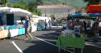 Le petit marché de Montpezat-sous-Bauzon