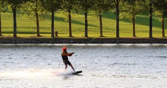 Savage WakePark - Activités de glisse aquatique (wakeboard, wakeskate, wakeski et bouée tractée)