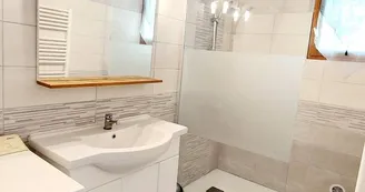 Le chêne, Gite de 6 à 8 pers - Village de Gîtes la Fontinelle1 Le chêne, Gite de 6 à 8 pers - Village de Gîtes la Fontinelle1