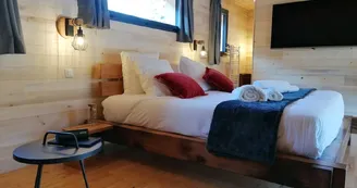 Domaine des Cabanes Suspendues  : cabane SPA Laurier
