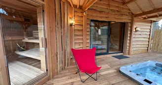 Domaine des Cabanes Suspendues  : cabane SPA Laurier