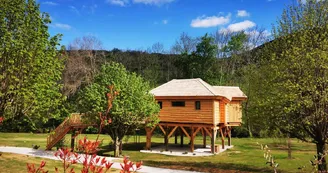 Domaine des Cabanes Suspendues : cabane SPA Verveine Domaine des Cabanes Suspendues : cabane SPA Verveine
