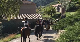 Balade en famille - Ferme Equestre le Foussac Balade en famille - Ferme Equestre le Foussac