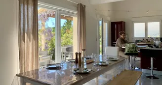 Villa L'Embellie, gîte 3 *, climatisation /grande piscine privée, 6-7 personnes SUD Ardèche Villa L'Embellie, gîte 3 *, climatisation /grande piscine privée, 6-7 personnes SUD Ardèche