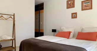 Villa L'Embellie, gîte 3 *, climatisation /grande piscine privée, 6-7 personnes SUD Ardèche Villa L'Embellie, gîte 3 *, climatisation /grande piscine privée, 6-7 personnes SUD Ardèche