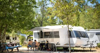 Camping Huttopia le Moulin - aire de service camping-car Camping Huttopia le Moulin - aire de service camping-car