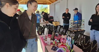 Tous les dimanches c'est jour de marché sous la Halle