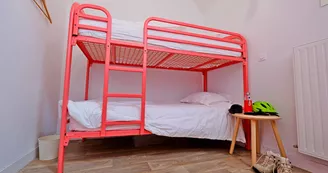 9 chambre 4 personnes gîte d'étape et de groupe de la métairie Saché (1)
