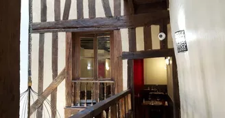 lescalier-cour-interieure lescalier-cour-interieure