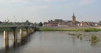 JAR-vue-loire-pont-20080521-01-OTJ-2