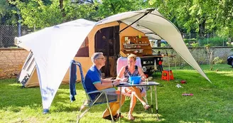 Domaine du Château de la Rolandière - Camping à Trogues, France.