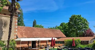 Domaine du Château de la Rolandière - Camping à Trogues, France.