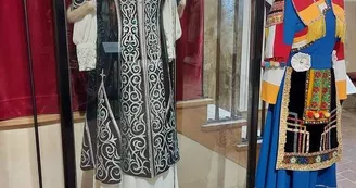 Musée des costumes et parures du monde