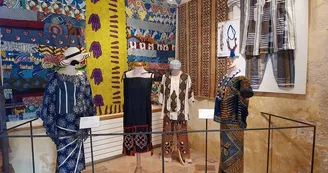 Musée des costumes et parures du monde