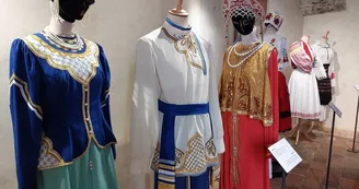 Musée des costumes et parures du monde