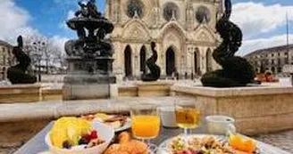 Brunch vue cathédrale Sainte-Croix Brunch vue cathédrale Sainte-Croix