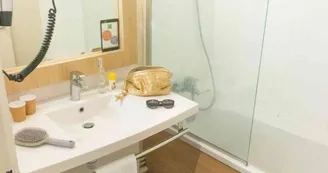 Salle de bain Hôtel Ibis Styles Chinon