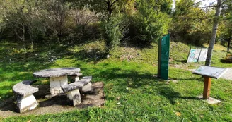 Aire de pique-nique St Martin de Vers 1