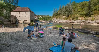 Baignade dans le Célé à Cabrerets_03 © Lot Tourisme - C. ORY