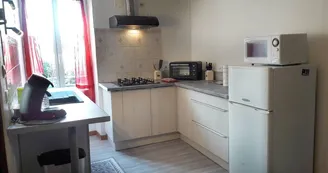 la cuisine équipée lumineuse