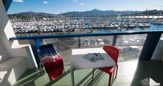 Sokoburu_balcon_2pièces4_port_piscine Sokoburu_balcon_2pièces4_port_piscine