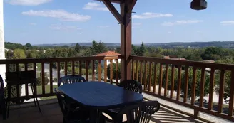 terrasse avec vue sur la Vallée l'encorbelle douzillac