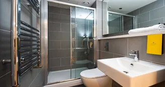 4 Staycity Bordeaux salle de bain Office de Tourisme