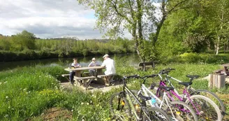 aire pique-nique et halte de repos vélo route voie verte sourzac