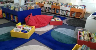 Médiathèque - Gan - coin lecture tapis coussins