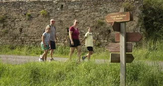 Famille sur les chemins de Juillé
