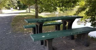 Lalinde - Table de pique-nique bord de l'eau bassin canal