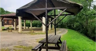 aire pique nique saint martin des combes table toit tourisme vallee isle
